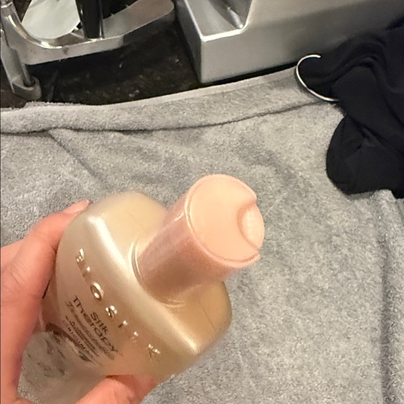 Biosilk Silk Therapy Irresistible Hair Treatment in Gold Bottle - Picture 6 of 8